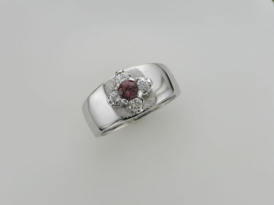 Image sur Bague exclusive en or blanc 10KT avec un grenat rhodolite