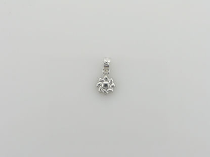 Image de Pendentif fleur en or blanc 10KT