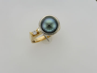 Image de Bague en or jaune et blanc avec perle noire de Tahiti et diamant