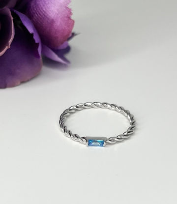 Image de Bague en or blanc 10KT avec zircon cubique bleu