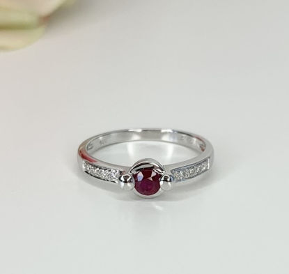 Image de Bague en or blanc 14KT avec rubis et diamants