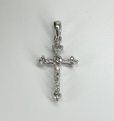 Image de Pendentif croix en or blanc avec diamants