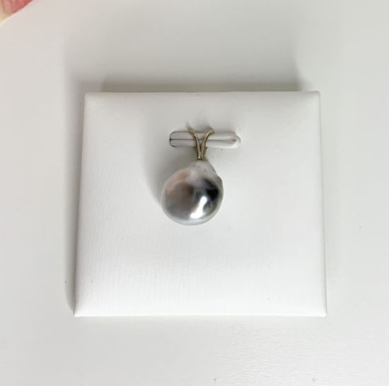 Image sur Pendentif en or blanc avec perle Keshi de Tahiti