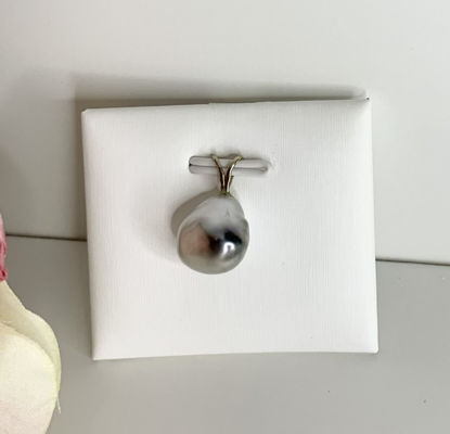 Image de Pendentif en or blanc avec perle Keshi de Tahiti