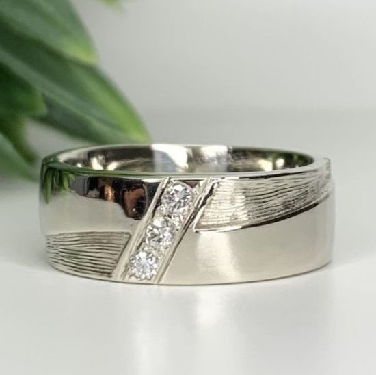Image sur Jonc en or blanc 10KT avec trois diamants